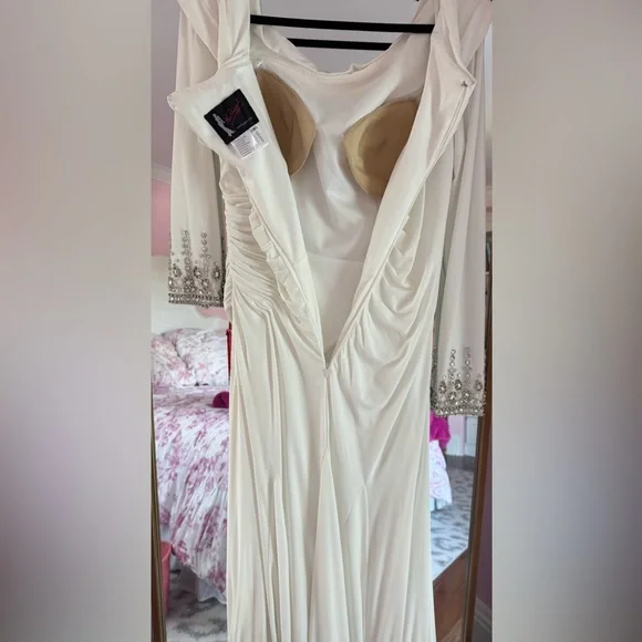 Mac Duggal Size 8 Beaded Cuff Drop Shoulder Faux Wrap White Gown. - Picture 8 of 15